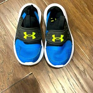Boys 11 Slip On UA shoes. EUC